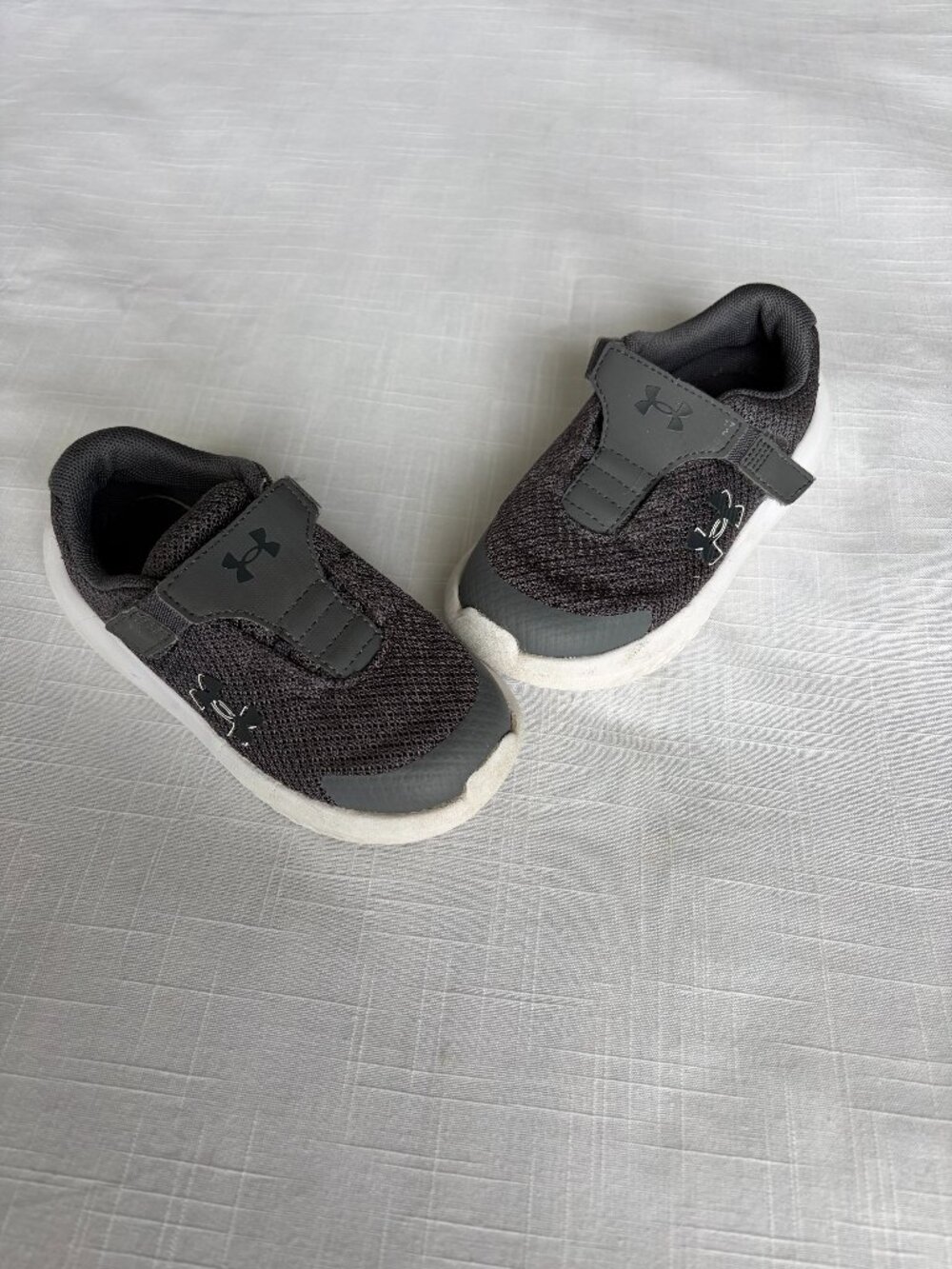 US Under Armour Toddler Boys Shoes Size 9K Grey White